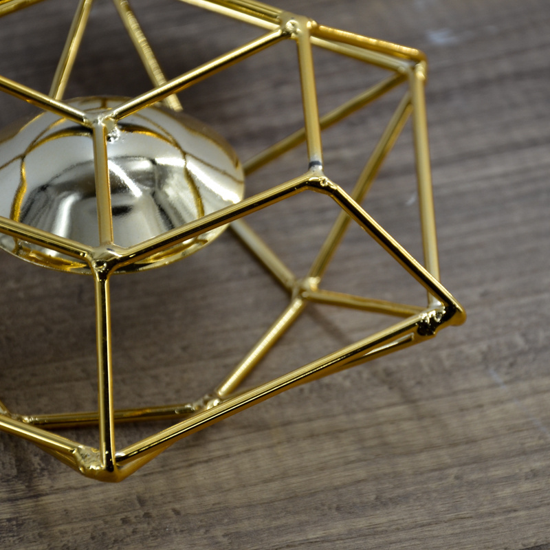 Creative Iron Art Geometric decor metal gold votive table  beautiful  candle holder for Holiday/Festival Candlestick