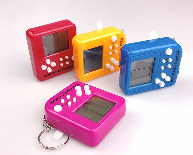 2022 wholesale Brick Game Console Keychain Mini Brick Classical Portable Game Console With Hanging Chain 26 Games