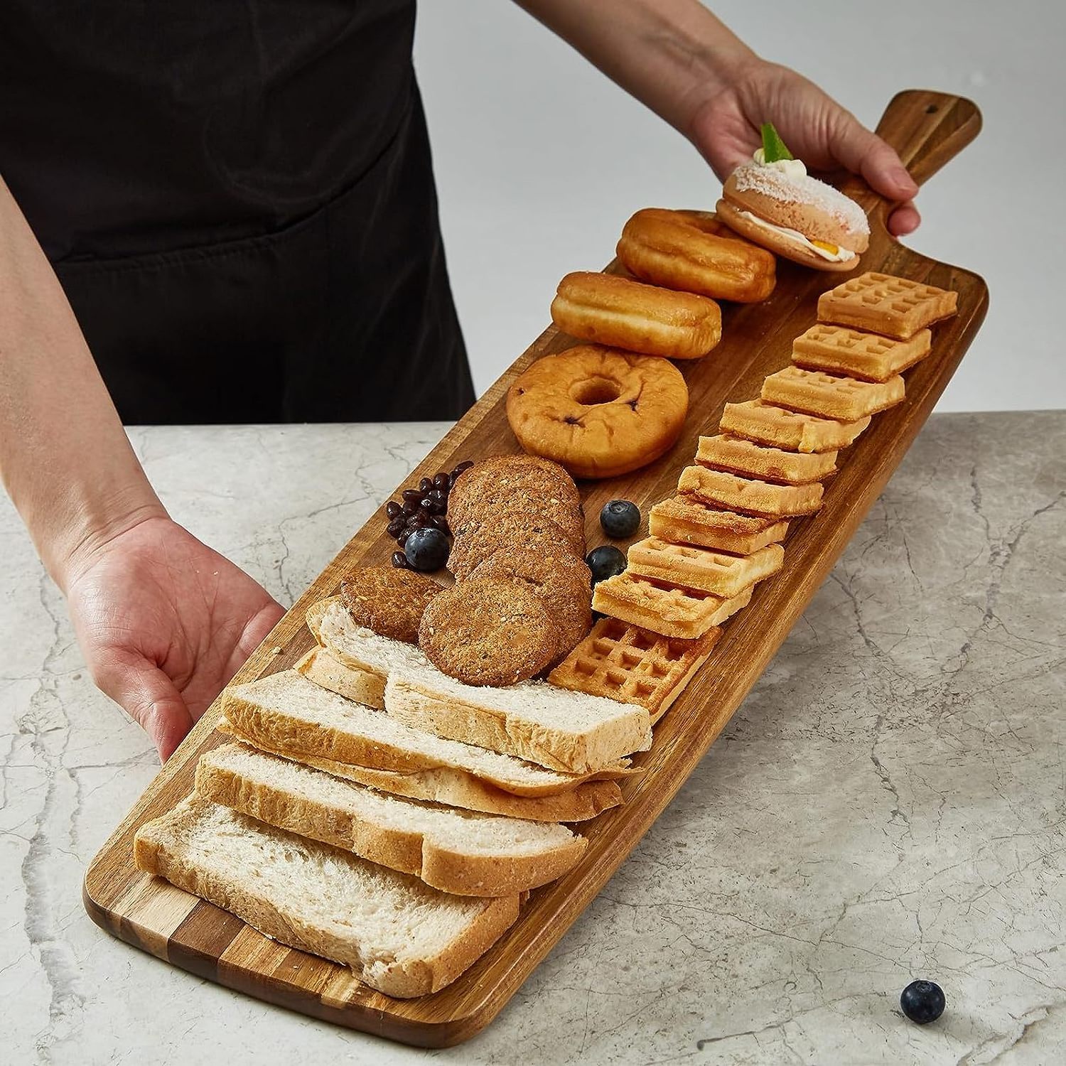 Factory direct Acacia Wood Cutting Board and Large Charcuterie Board with Handle for serving tray