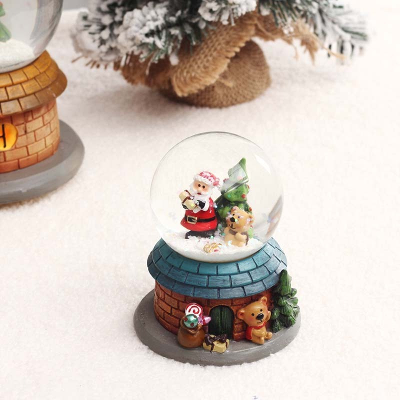 Hot Sale Christmas Indoor Decoration Snow Globe with Blowing Snow Illuminated Poly Resin