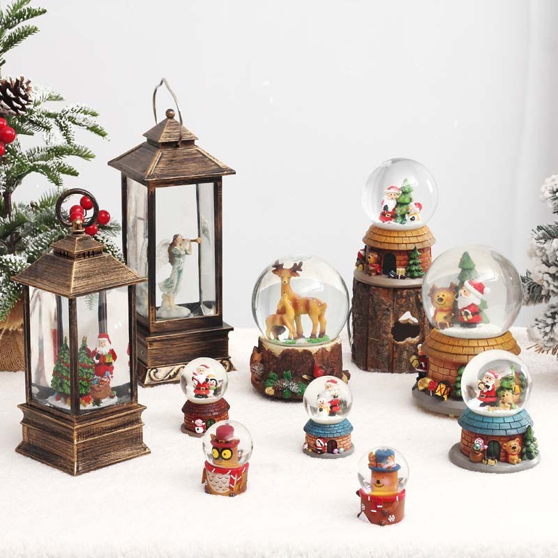 Hot Sale Christmas Indoor Decoration Snow Globe with Blowing Snow Illuminated Poly Resin