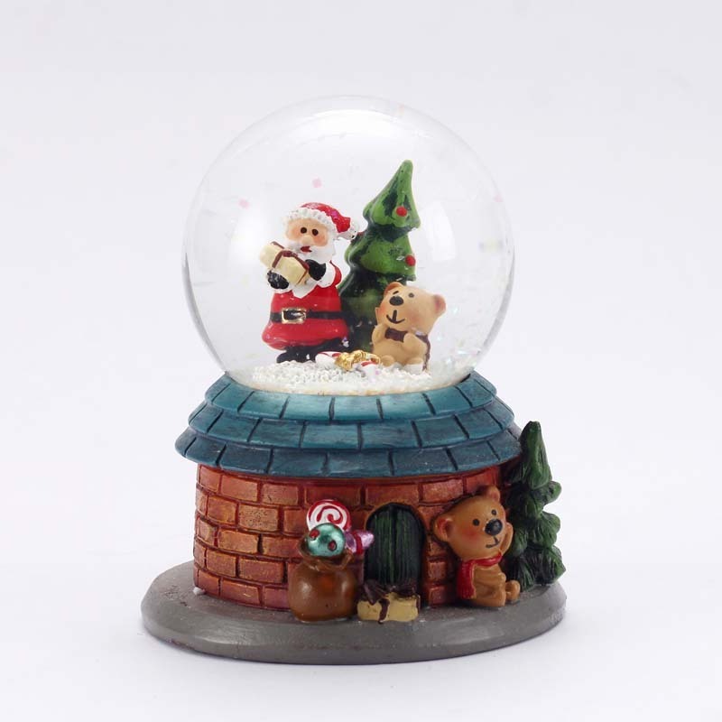 Hot Sale Christmas Indoor Decoration Snow Globe with Blowing Snow Illuminated Poly Resin