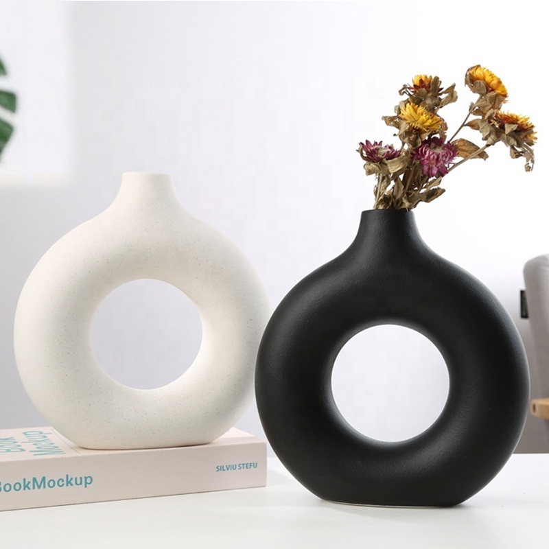 Nature Nordic Porcelain Circle Ceramic Vase Table Decorative Hollow Donut White Flower Vase for Interior Decorations Home Decor