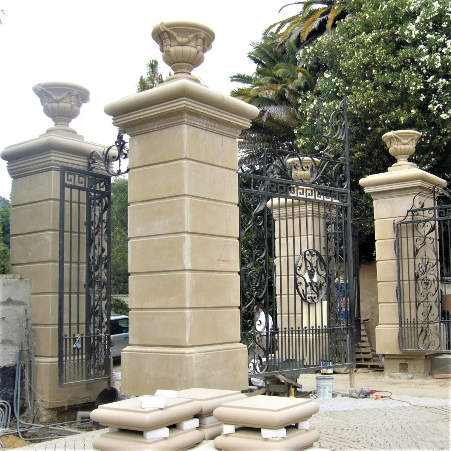 High end stone outdoor decorative pillar gate pillar design stone granite gate pillars