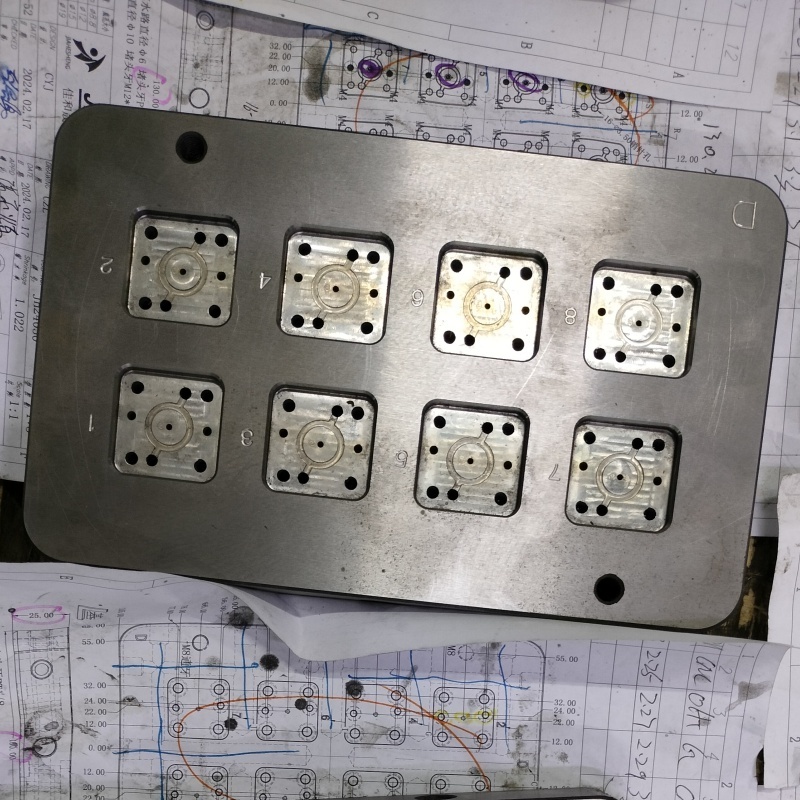 Verified ManufacturerCustomized High Precision Plastic Mold Products Plastic Injection Mold Silicone Mold