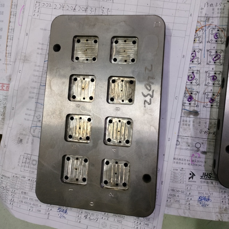 Verified ManufacturerCustomized High Precision Plastic Mold Products Plastic Injection Mold Silicone Mold