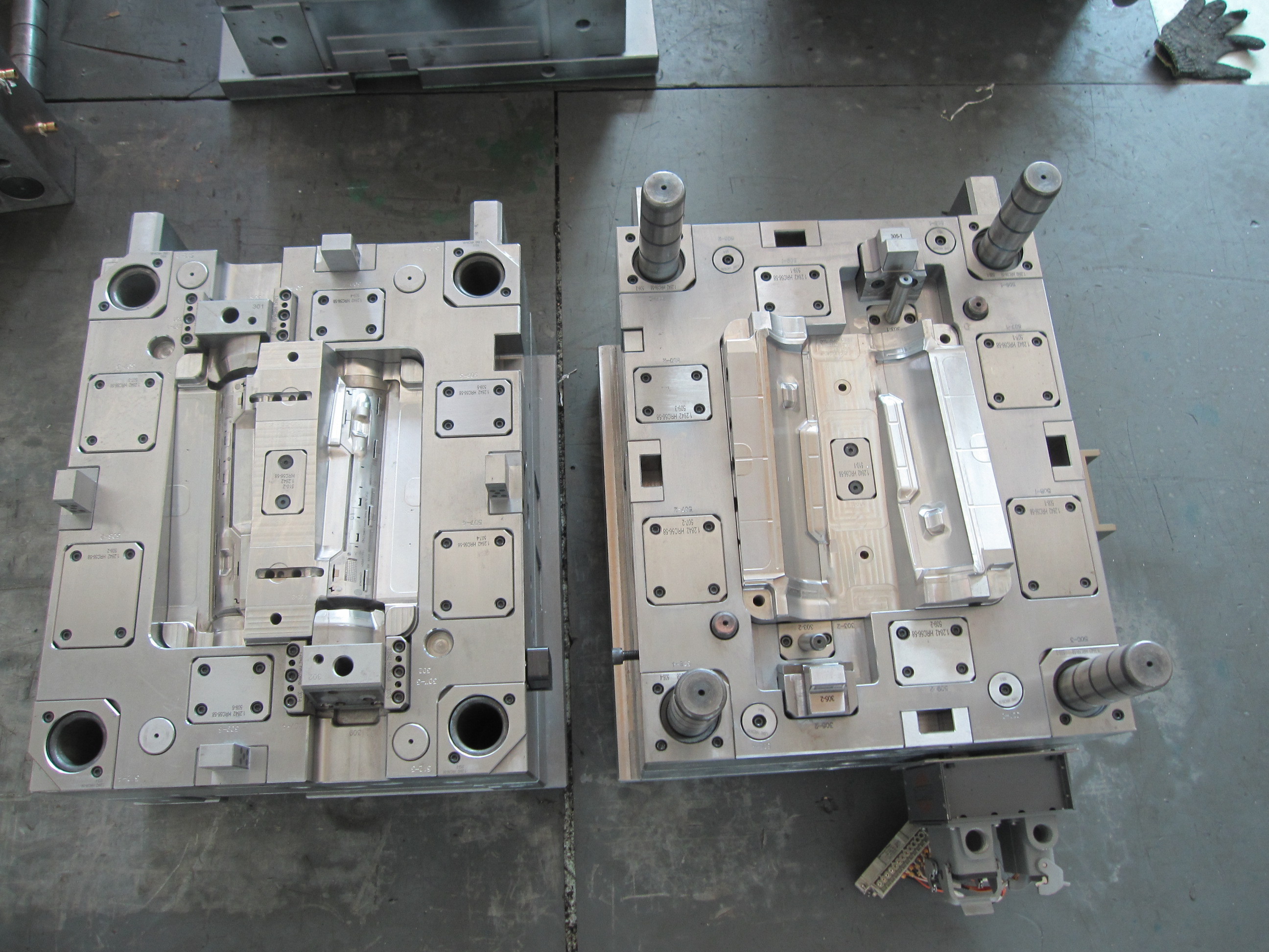 Injection mold manufacturer customized high precision mouldings plastic mould products maker  for factory