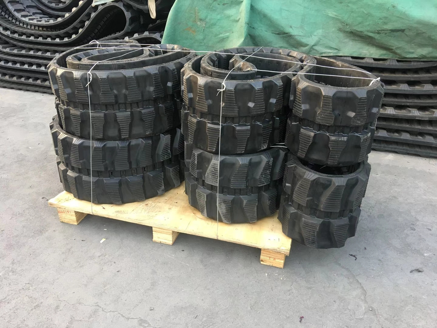 Agricultural  crawler track skid steer loader mini excavator undercarriage small rubber 300*52.5*82N  track pads