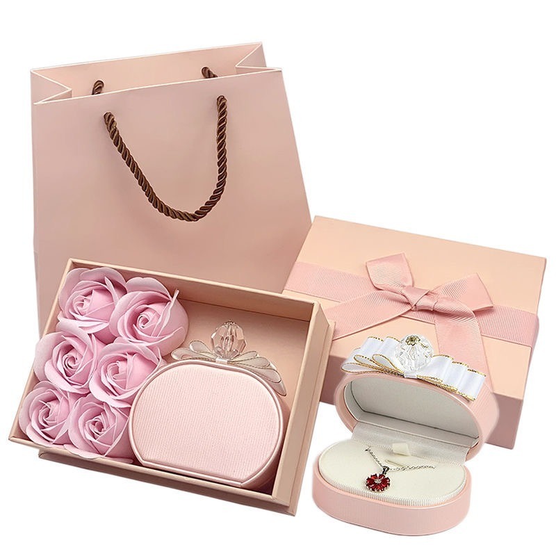 2023 New Style Hot Selling Hot Sell Pink Velvet round Box Jewelry T Ring Box Necklace Box with Ribbon