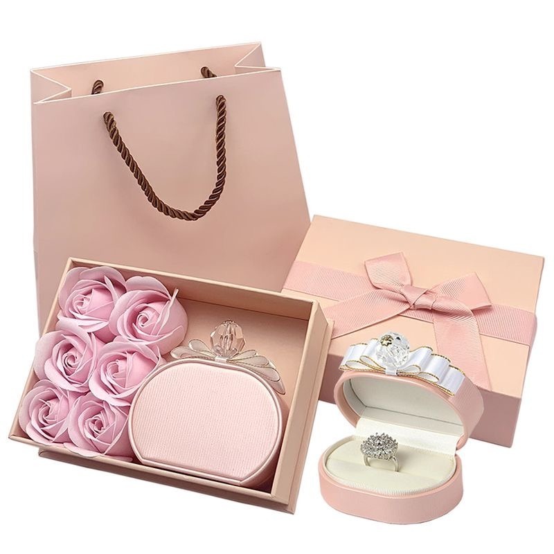 2023 New Style Hot Selling Hot Sell Pink Velvet round Box Jewelry T Ring Box Necklace Box with Ribbon