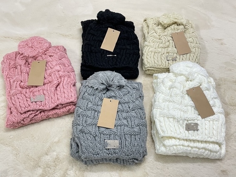 Popular Luxury Designer Hat Scarf Set Fur Warm Winter Pom Pom Knitted Hat Beanies Custom Logo Brands Scarf Adult Set