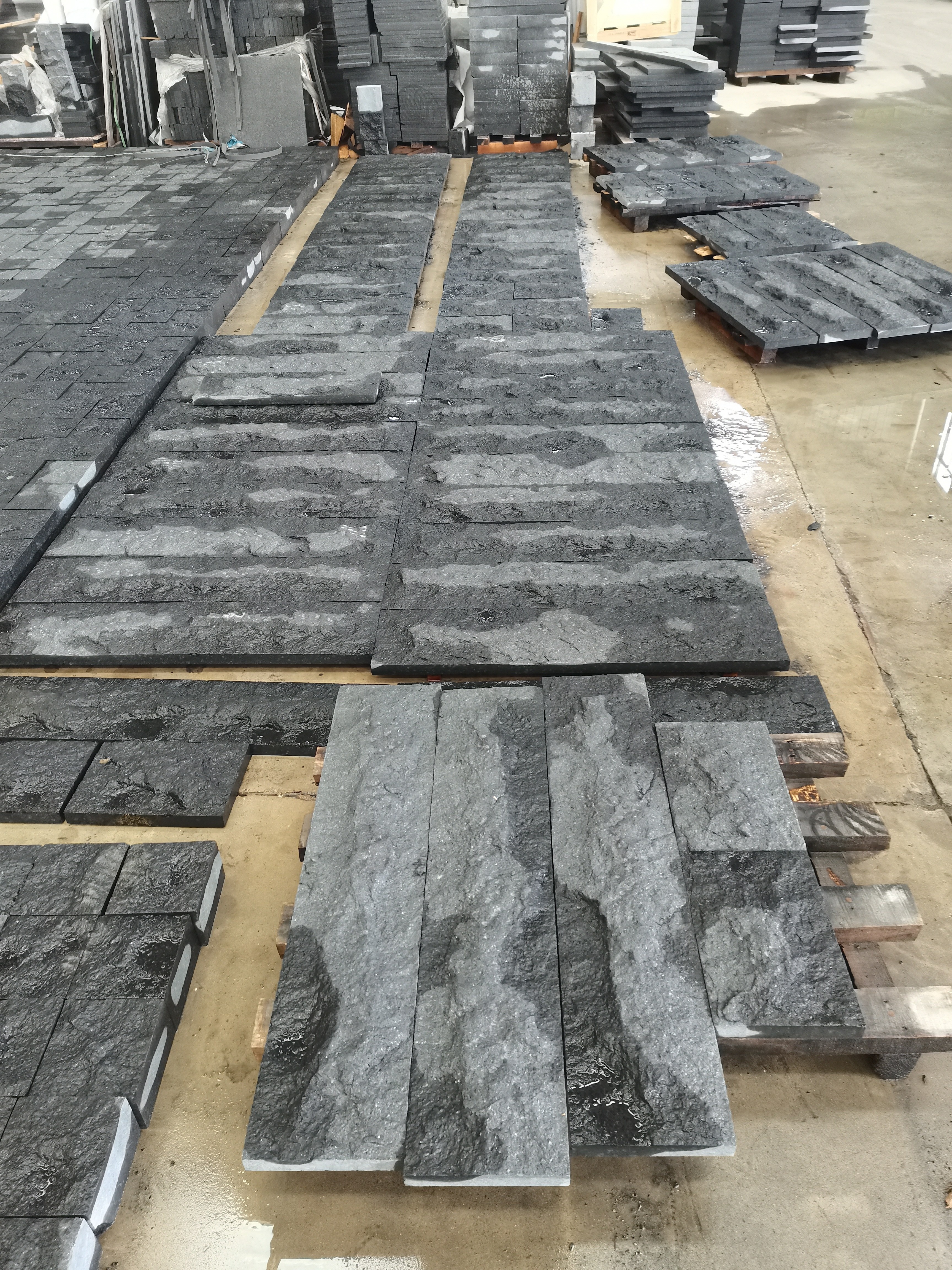 Factory Price Custom Size Outdoor Granite G684 Natural Stone Granite Stone For Interior And Exterior Wall