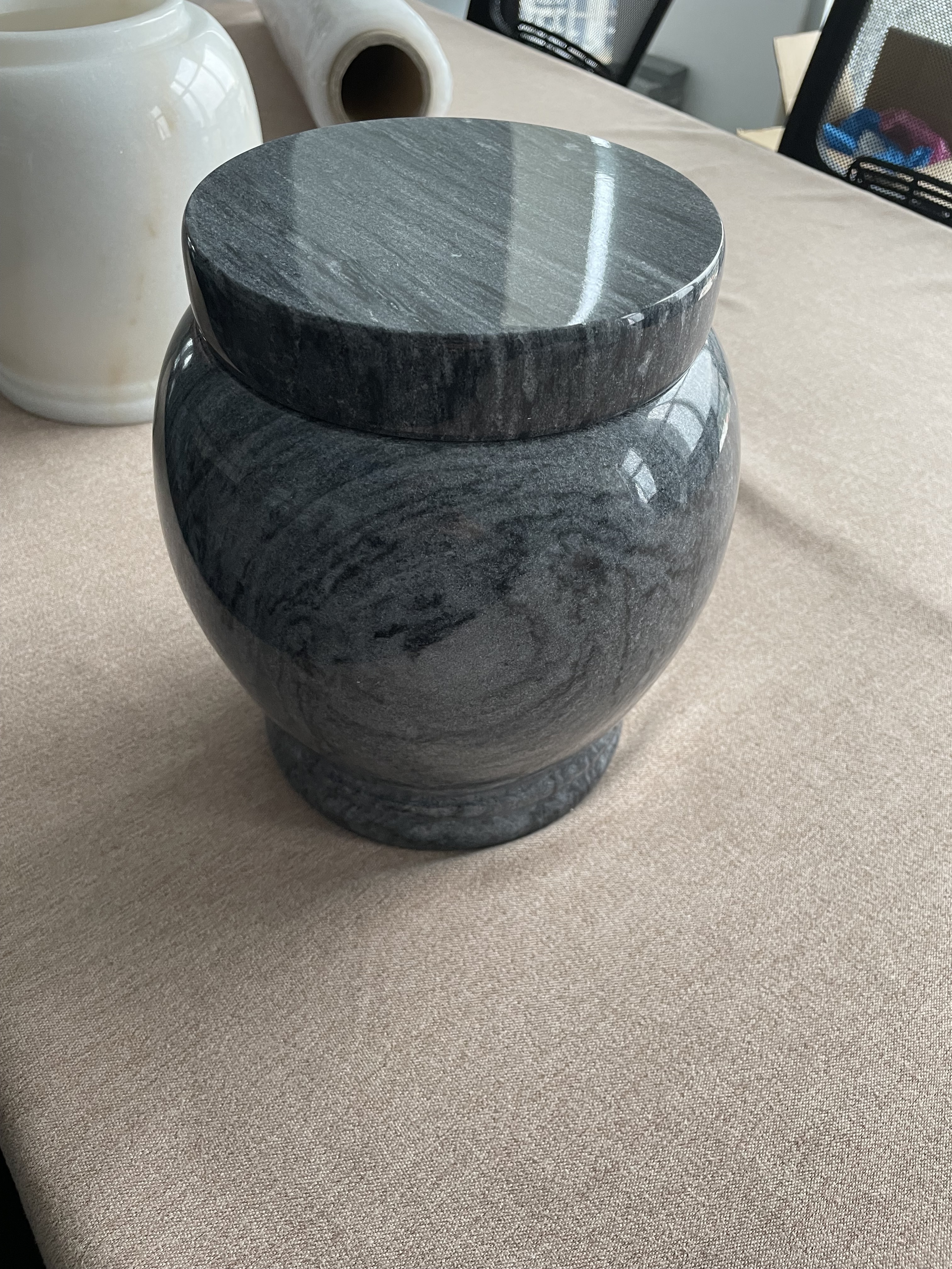 New Design Funeral Cemetery Customized Cremation Urn Marble Cremation Urn Grey and White Best Wholesale Hot Sale Adult Metal