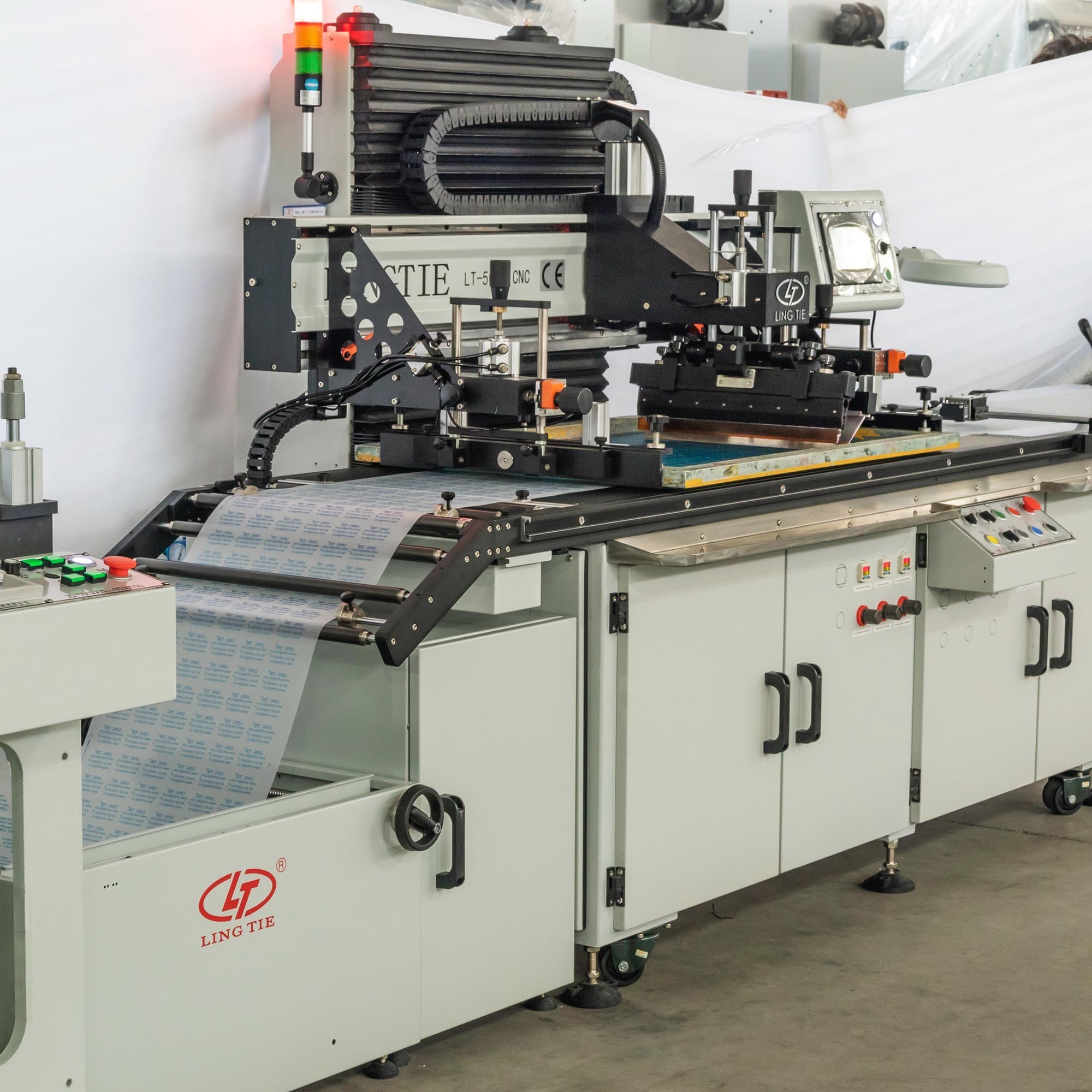 Automatic roll to roll PET film heat transfer products screen printing machine