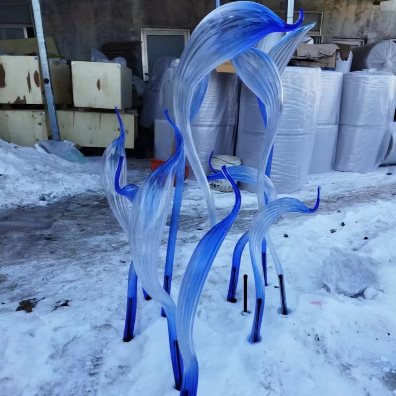 Outdoor decorative blue Swan Head sculpture hotel restaurant hallway yard garden decor Murano glass red-crowned crane sculpture