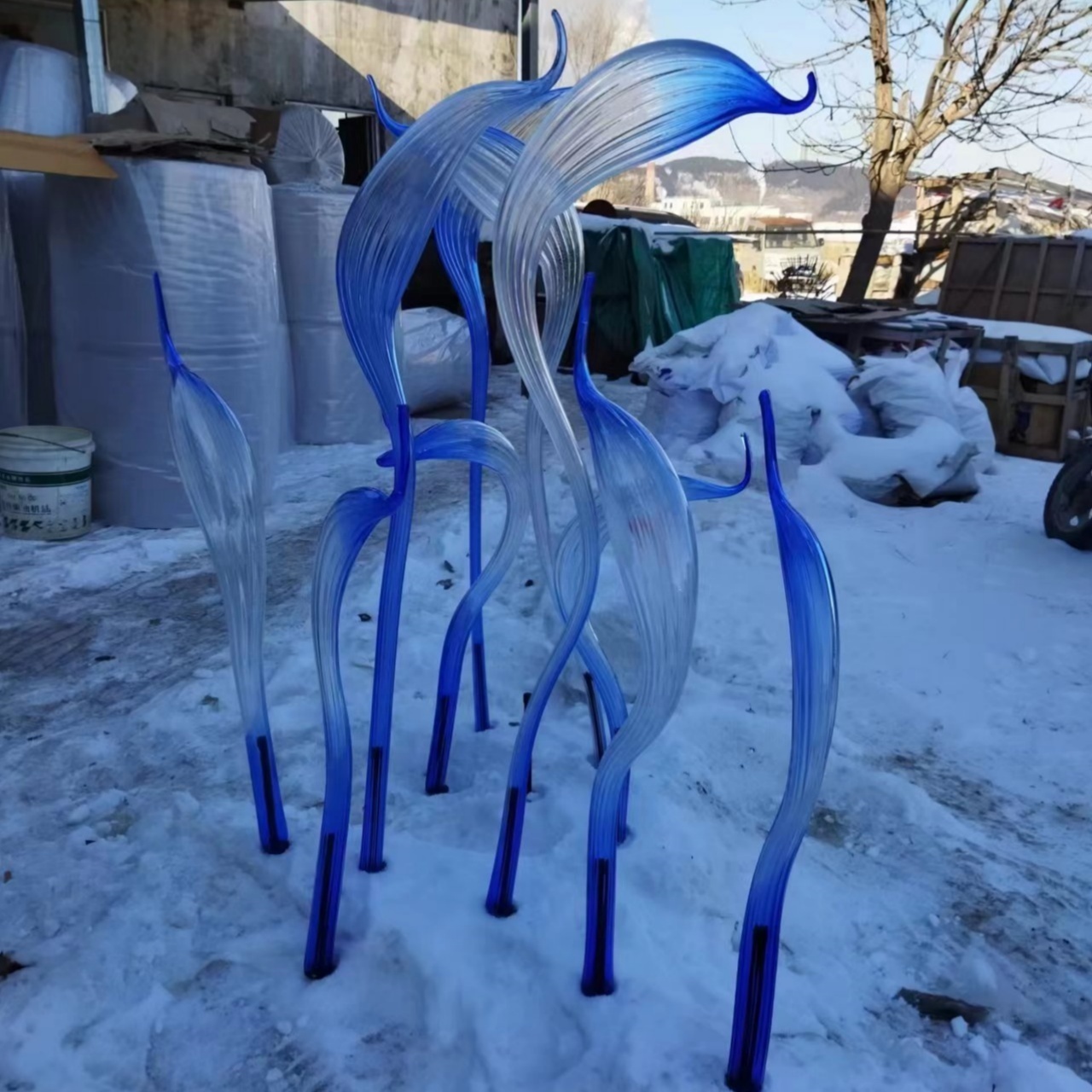 Outdoor decorative blue Swan Head sculpture hotel restaurant hallway yard garden decor Murano glass red-crowned crane sculpture