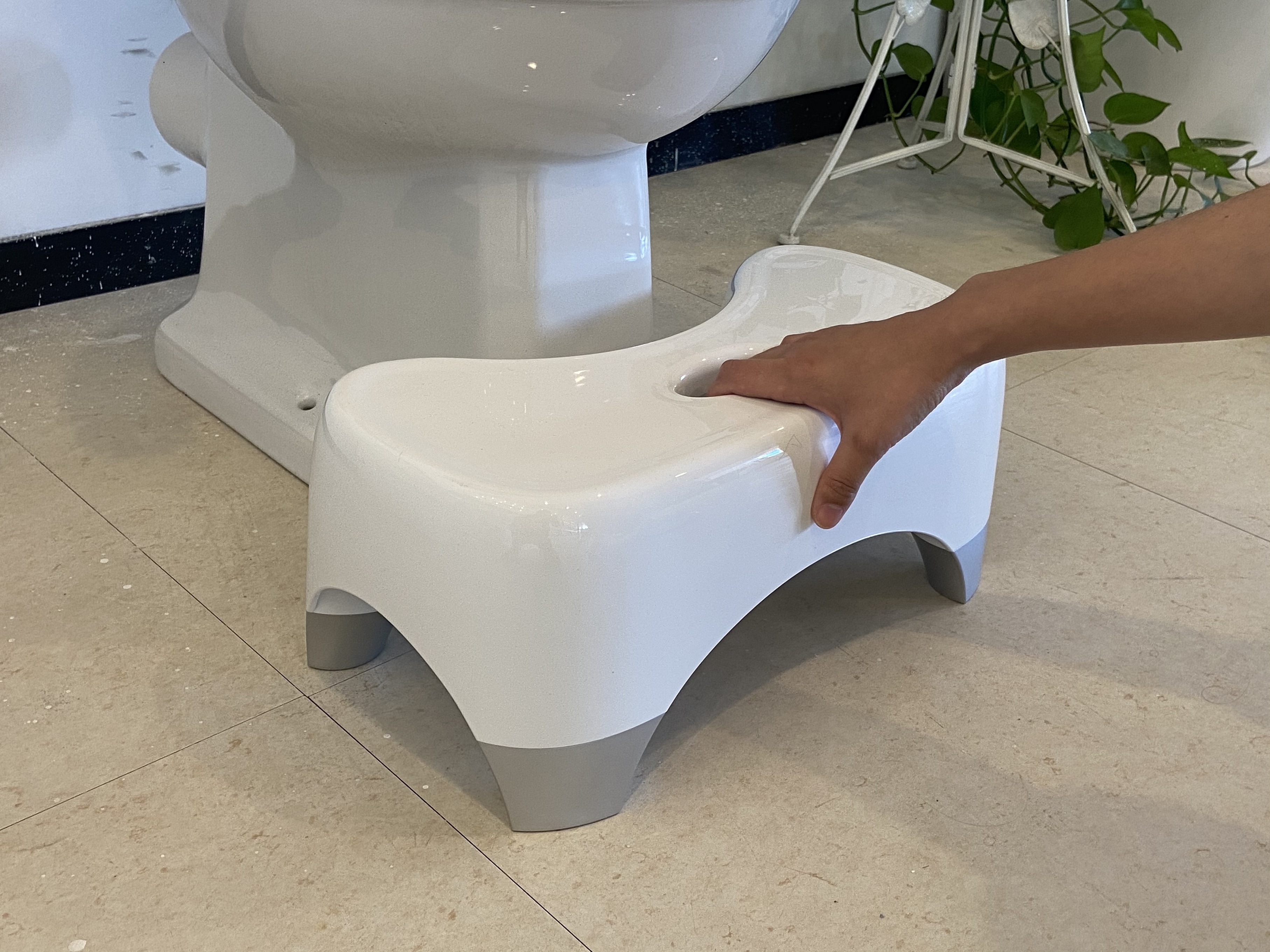 Toilet stools made of high quality raw materials are non-slip color can be customized