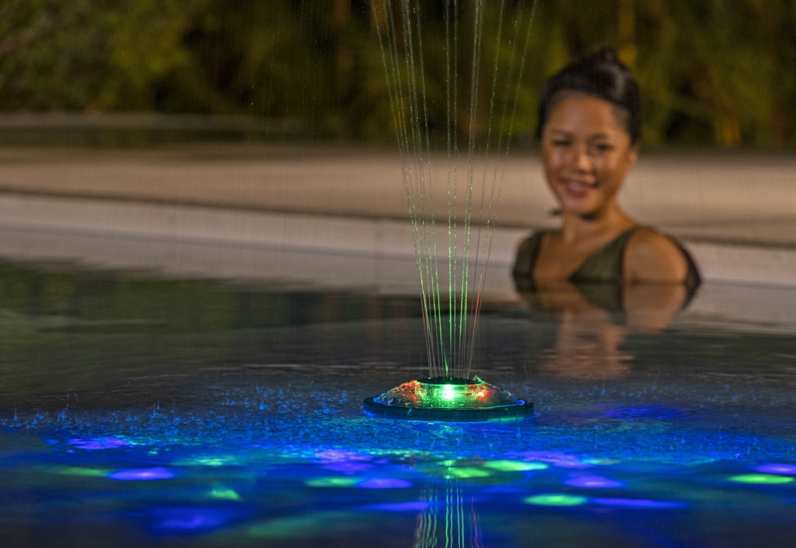 Bestway 58493 18.90 cm x 18.90 cm x 9.30 cm Rechargeable LED Fountain waterproof Solar Led Globe Floating Pool light