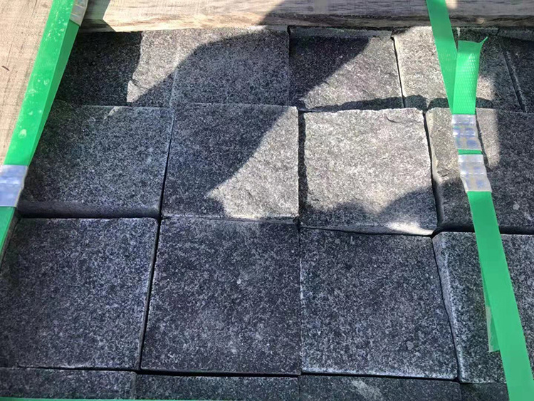 2022 cheap Top Side Natural Spilt 100*100*50mm Dark Grey driveway landscaping Natural Granite road Paving Stone