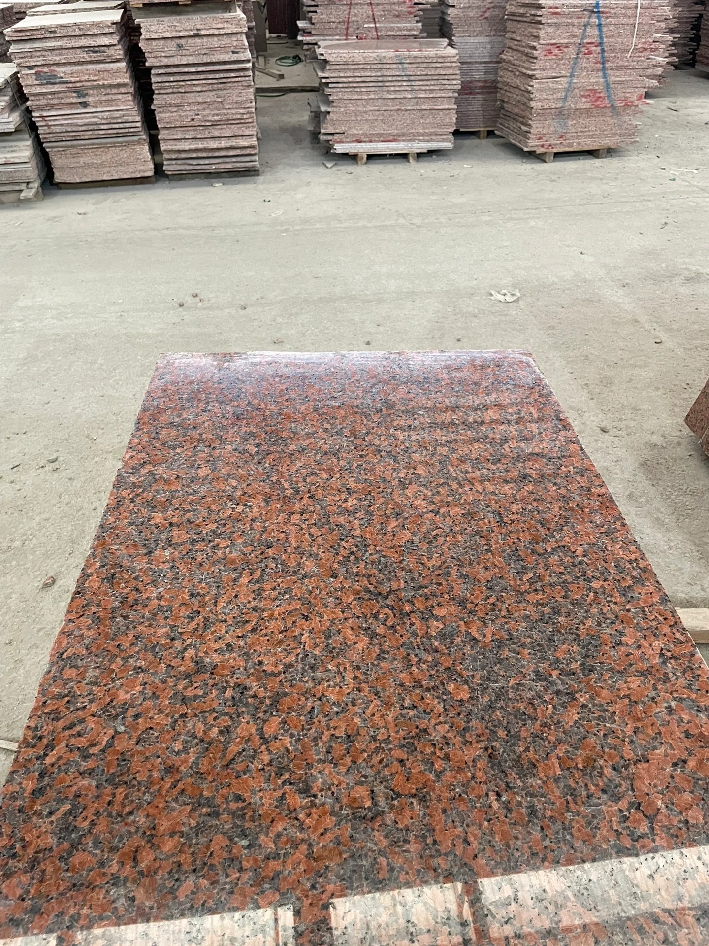 Flexible Natural Stone Red Rough Granite Stone Customized Marple Red Granite Slabs Countertops