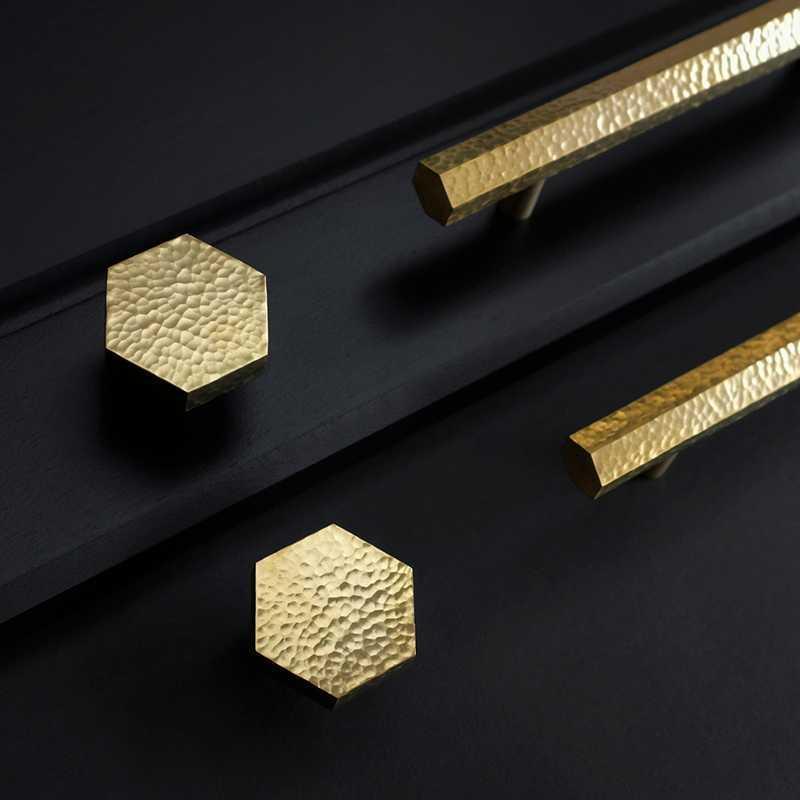 Qiansi HK0065 Vintage retro hammer pattern bedroom furniture handles and knobs single hole T-bar