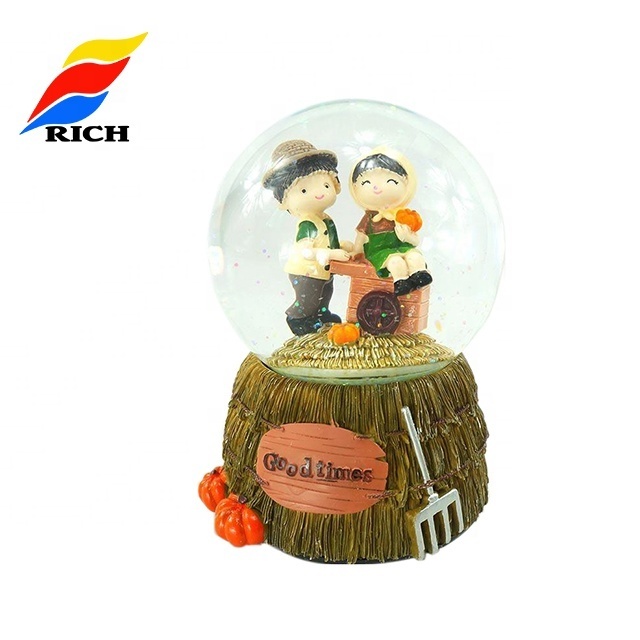 Custom Christmas Resin Water Globe with Led Light and Glitters for Wedding Gifts