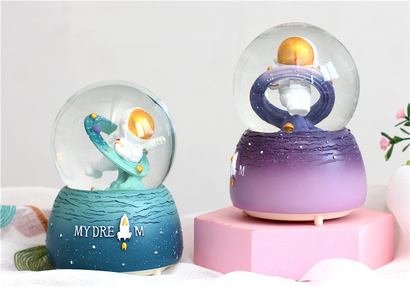 Resin custom human girls snow globe souvenir snowball