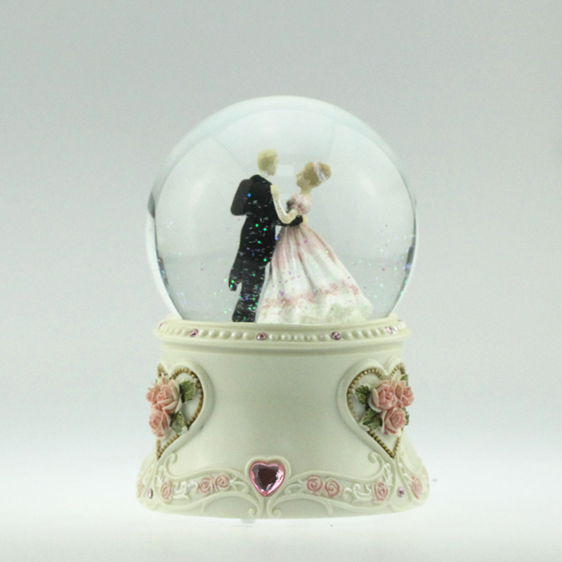 Custom Resin 100mm 85mm 65mm 45mm Romantic Snowflake Wedding Souvenirs Gifts Favors Dancing Couple Snow Globe