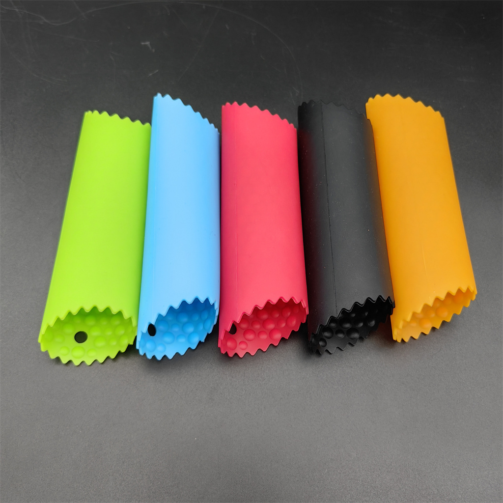 Wholesale new high quality food grade hot cheap heavy duty kitchen gadgets custom silicone garlic tube roller peel press peeler