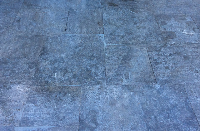 China Factory Wholesale Cheap Price Paving Tumbled Blue Limestone For Outdoor Floor Tiles