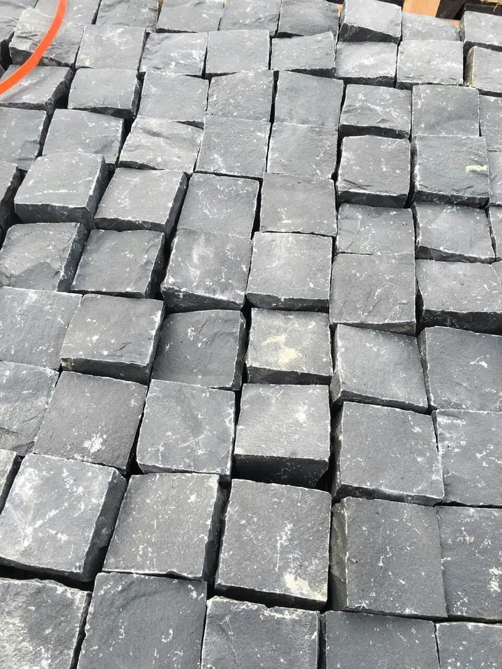 Zhangpu Black Granite Cubes Flamed Surface Cobble stones 10x10 cm Sawn Edges Driveway Parking Pavers Wholesale Paving