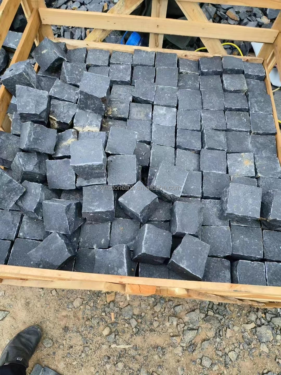 Zhangpu Black Granite Cubes Flamed Surface Cobble stones 10x10 cm Sawn Edges Driveway Parking Pavers Wholesale Paving