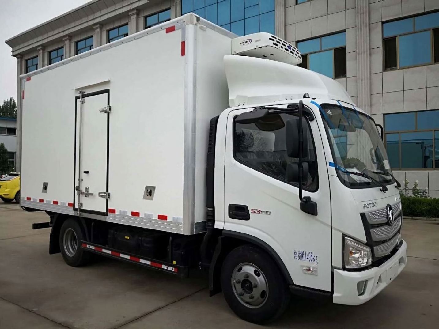 Dongfeng hot sale truck van box body refrigerated containers for sale