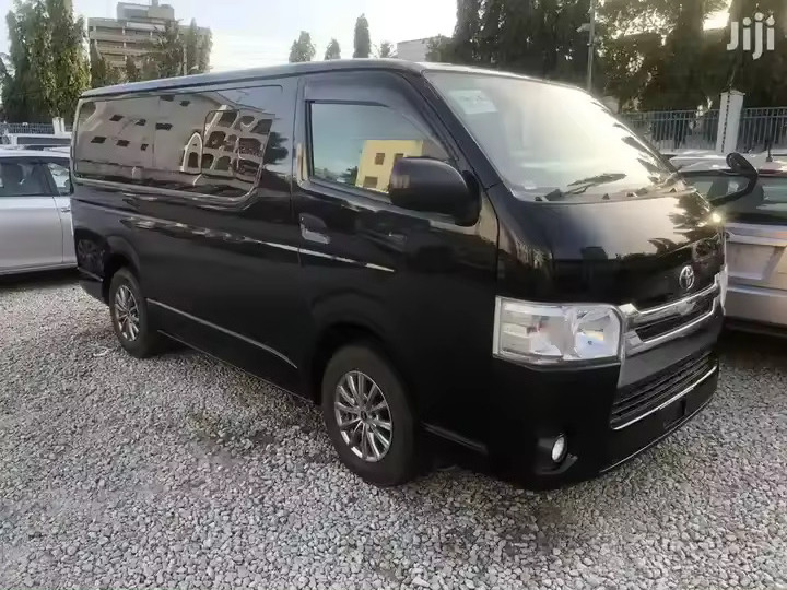 FEW MONTHS USED Toyota Hiace Quantum 2.7 GL 15/18 Seater Bus For Sale left hand drive and right