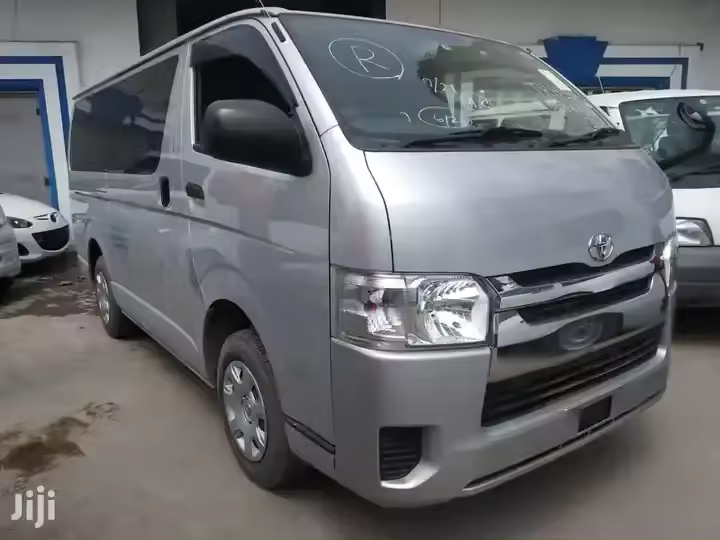 FEW MONTHS USED Toyota Hiace Quantum 2.7 GL 15/18 Seater Bus For Sale left hand drive and right