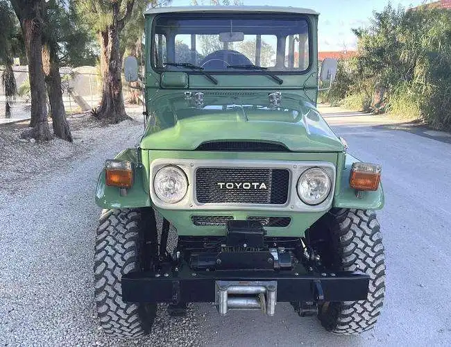 VERY  CLEAN  1984 Toyota Land Cruiser Pickup 4x4 (LHD/RHD) AVAILABLE