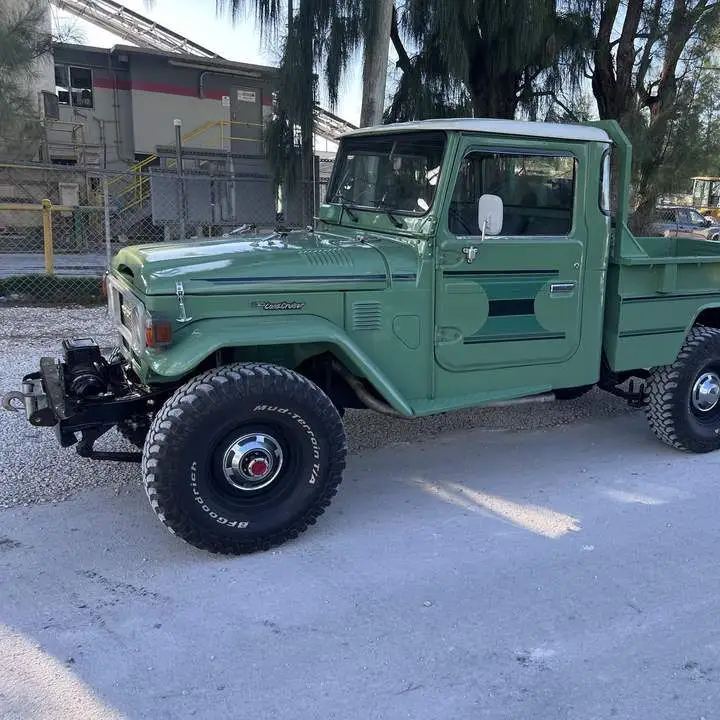 VERY  CLEAN  1984 Toyota Land Cruiser Pickup 4x4 (LHD/RHD) AVAILABLE