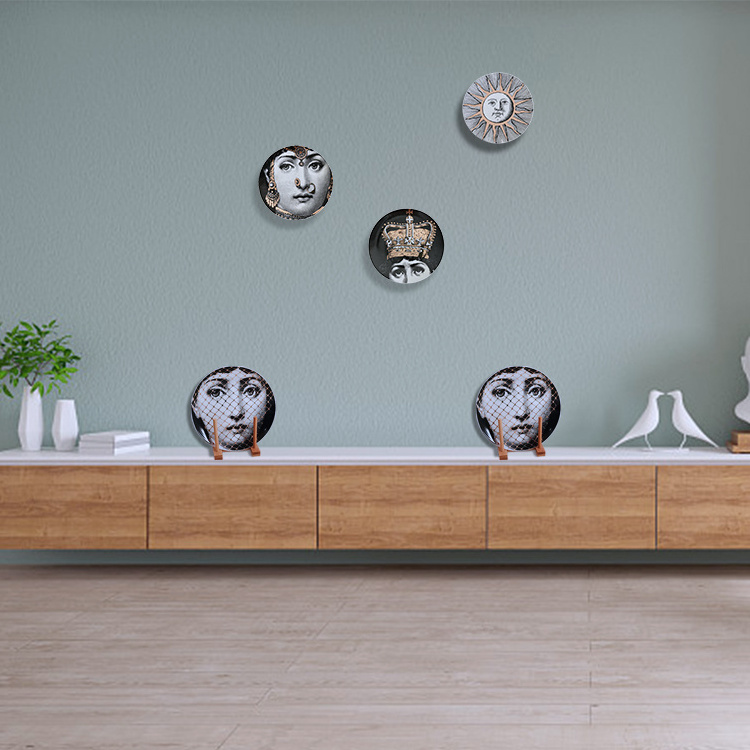 Wholesale decorative  ceramic art Nordic hanging sitting wall decor gold 8 inch round human face plate