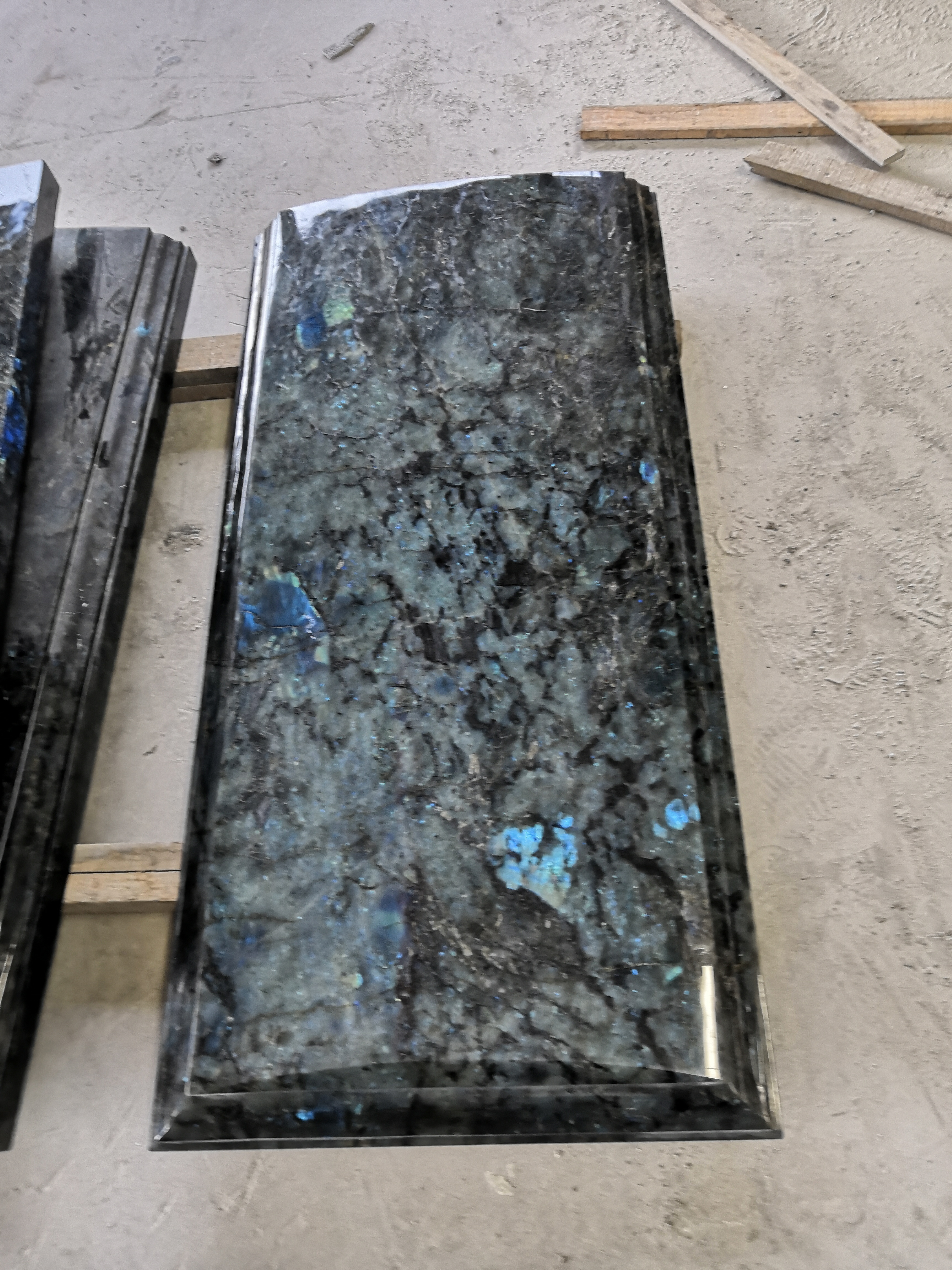 Popular labradorite blue granite tombstone lemurian blue granite monument heart shape headstone