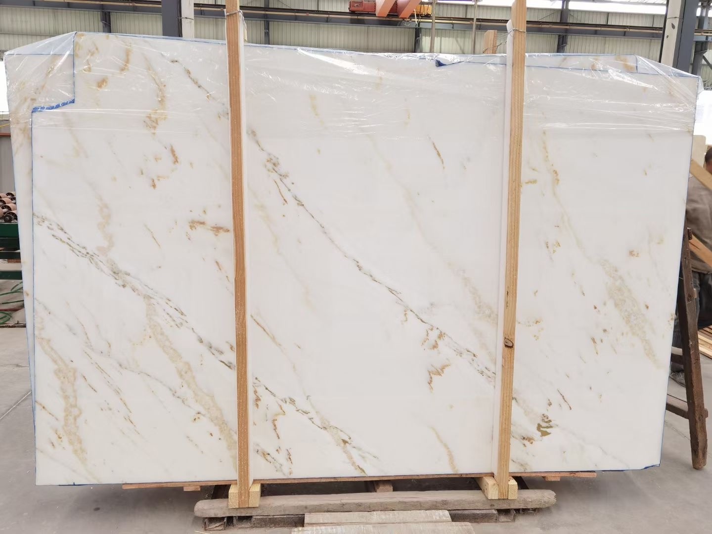 China calacatta gold marble slab with pure white surface soft veins round marble slab table top