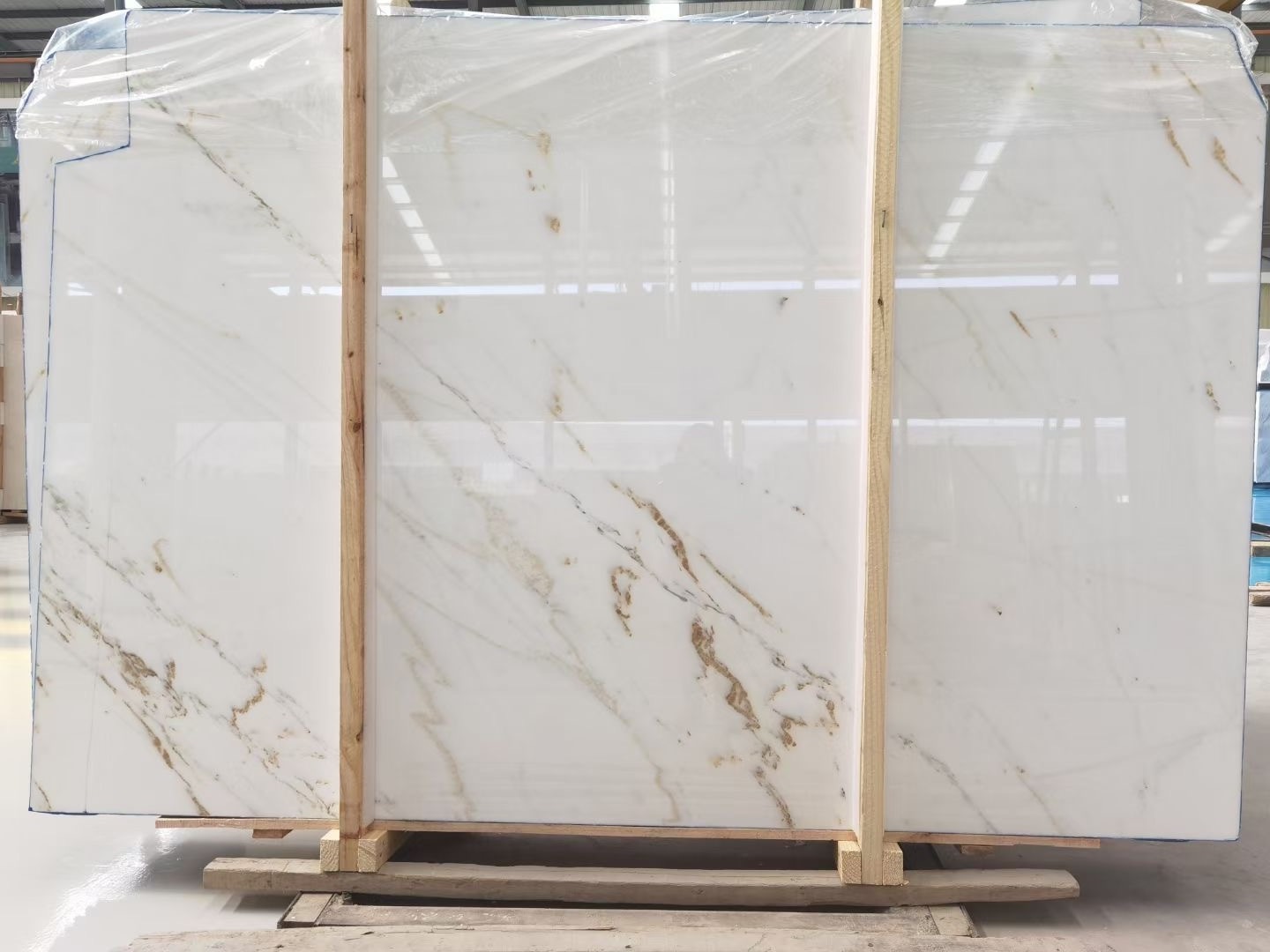 China calacatta gold marble slab with pure white surface soft veins round marble slab table top