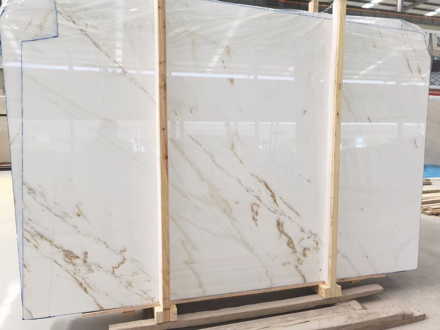 China calacatta gold marble slab with pure white surface soft veins round marble slab table top