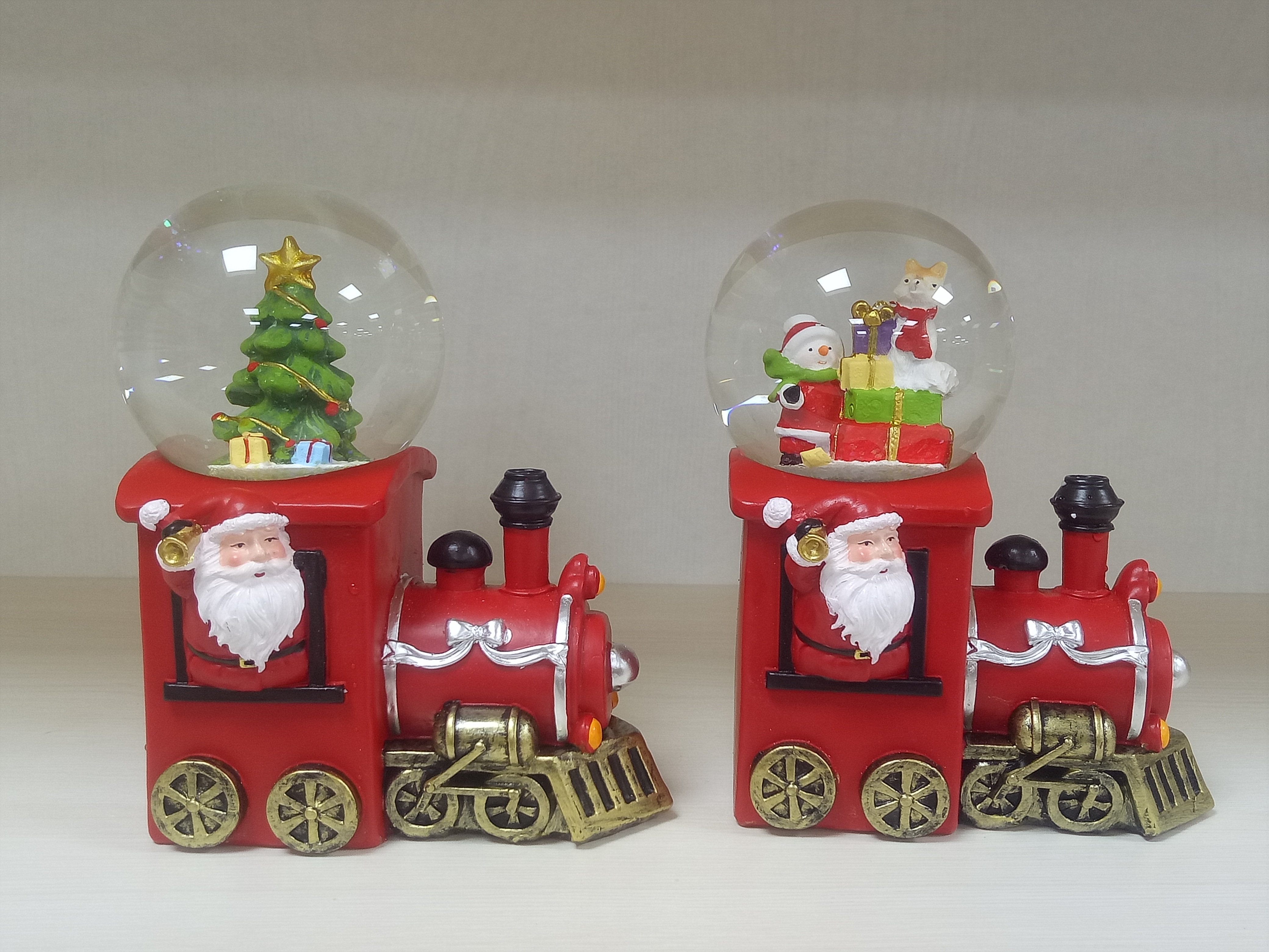 Custom resin snow globes glass hand painted polyresin christmas water globe with Music or Led