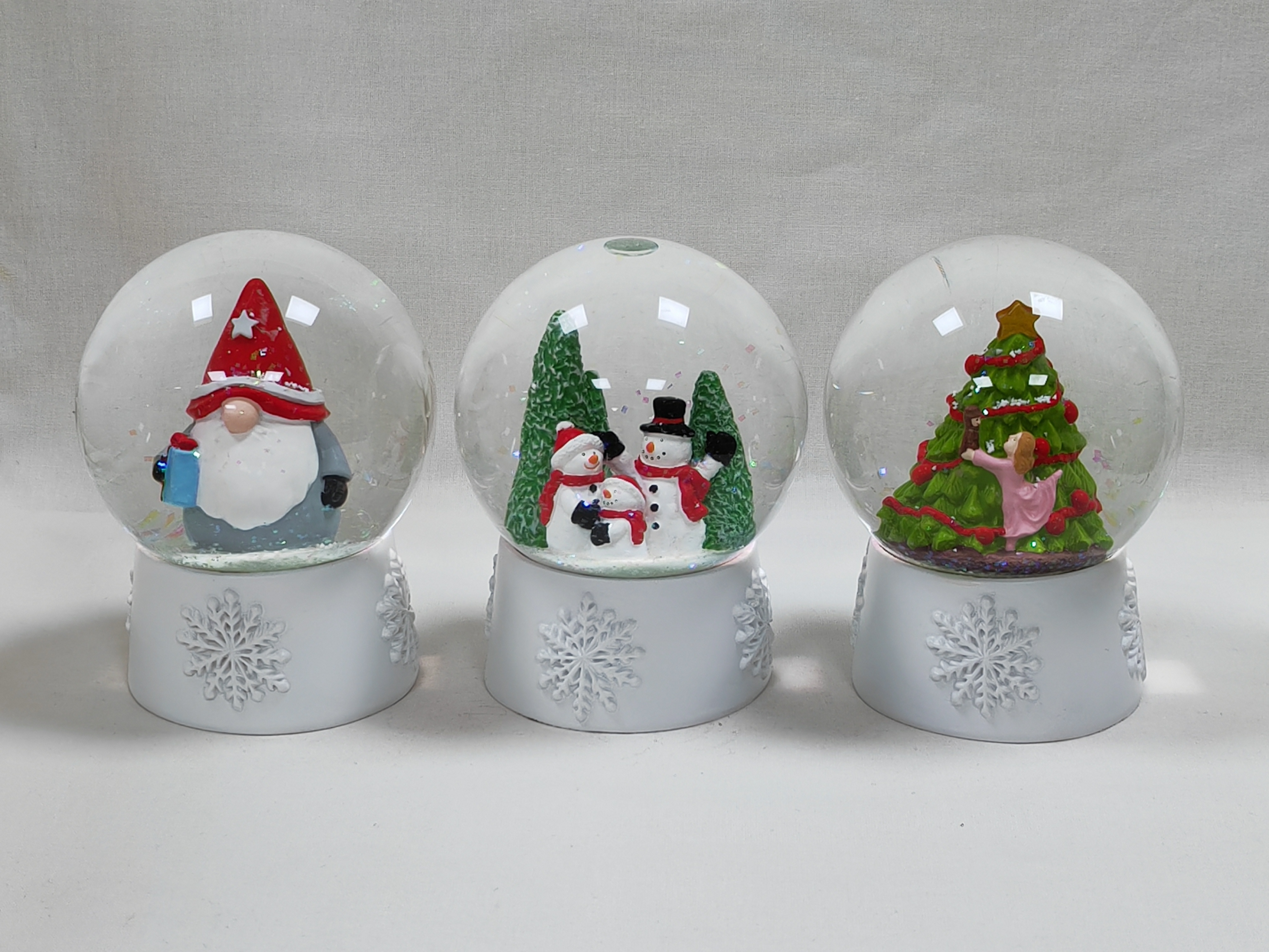 Wholesale customized resin teddy bear snow globe glass for desktop ornaments