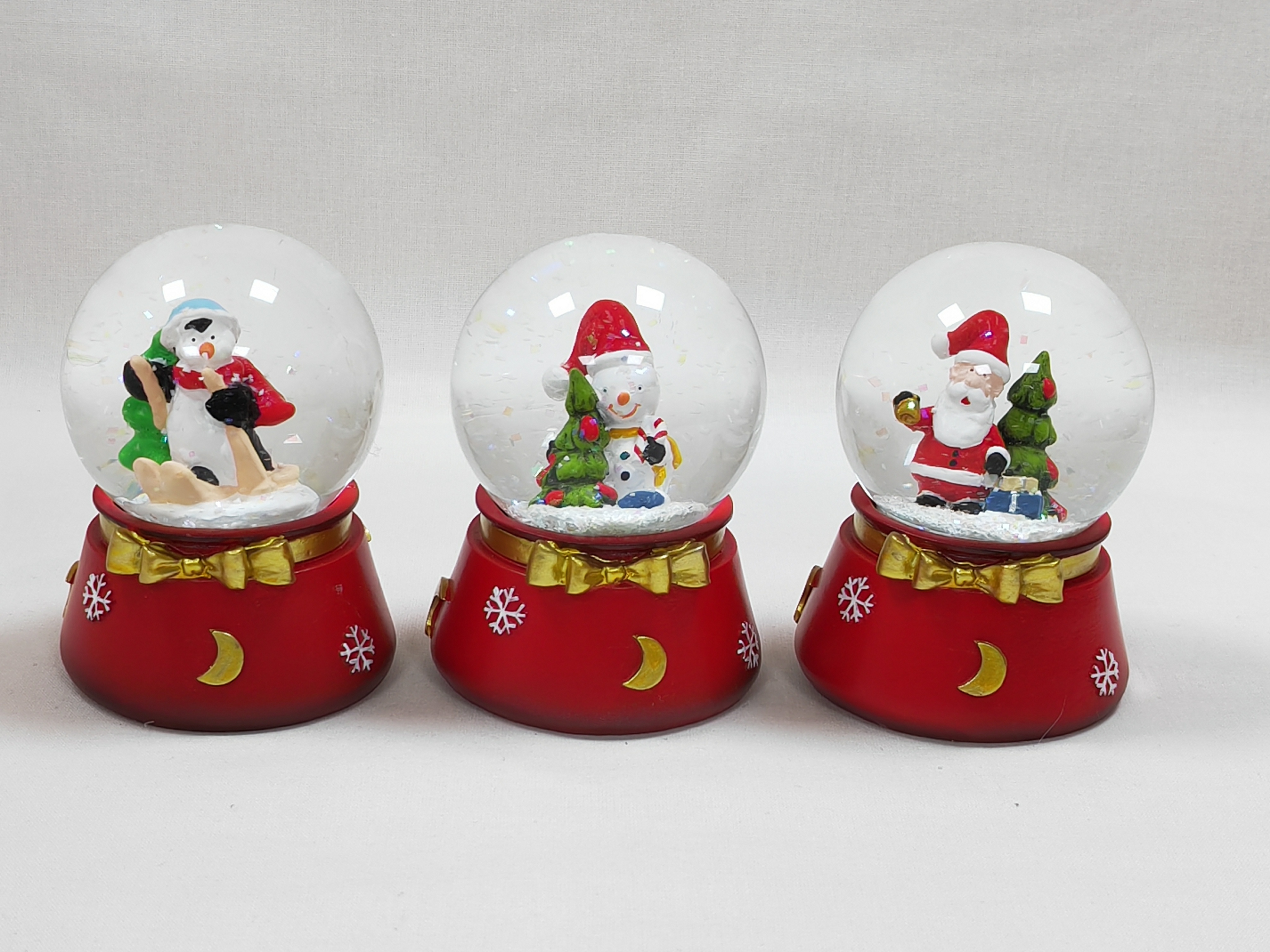 Wholesale customized resin teddy bear snow globe glass for desktop ornaments