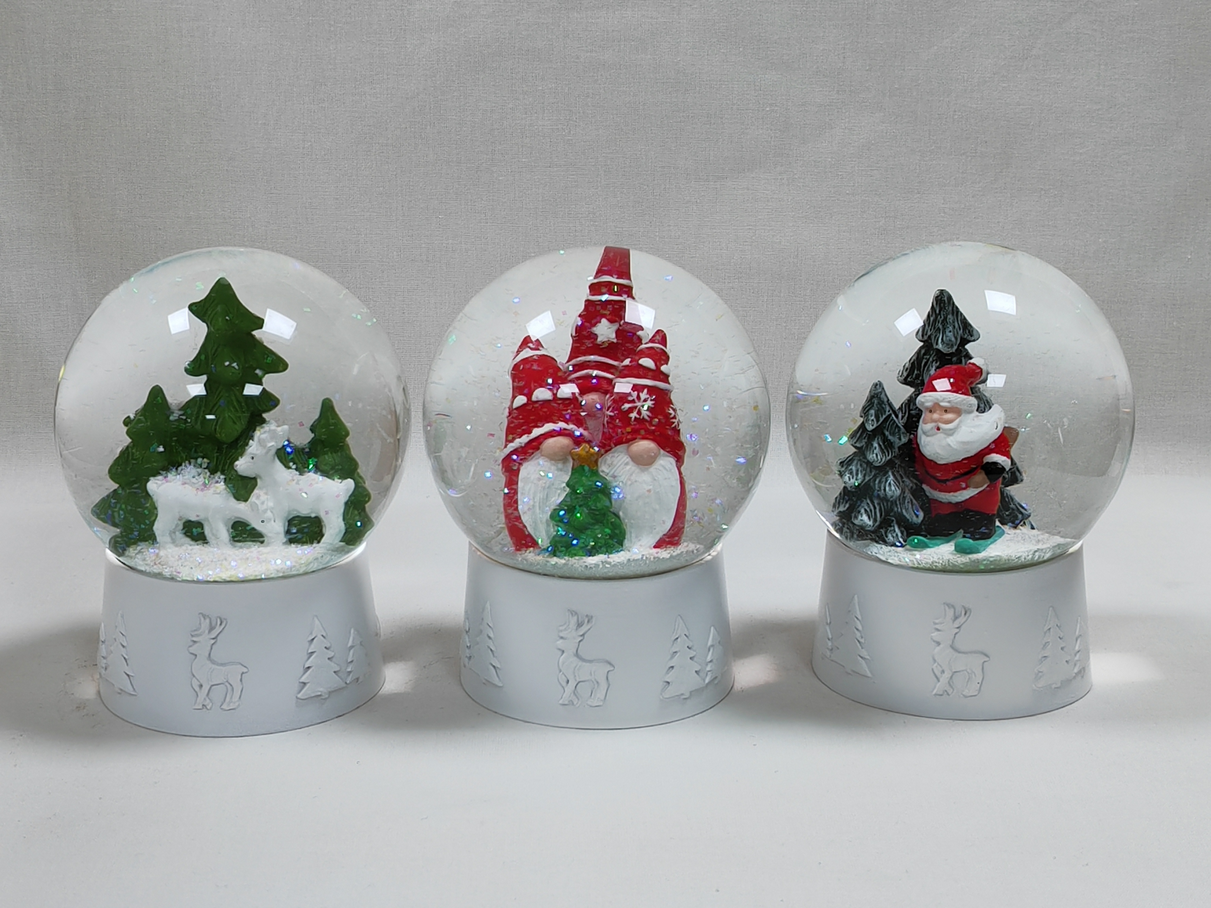 Wholesale customized resin teddy bear snow globe glass for desktop ornaments