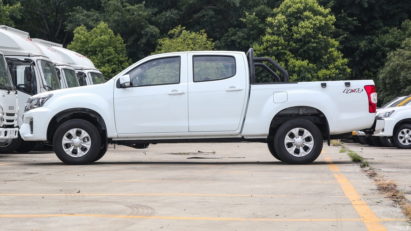 Deposit Isuzu Pickup Truck 2.4T 5MT 158hp Gasoline used isuzu pick up from China