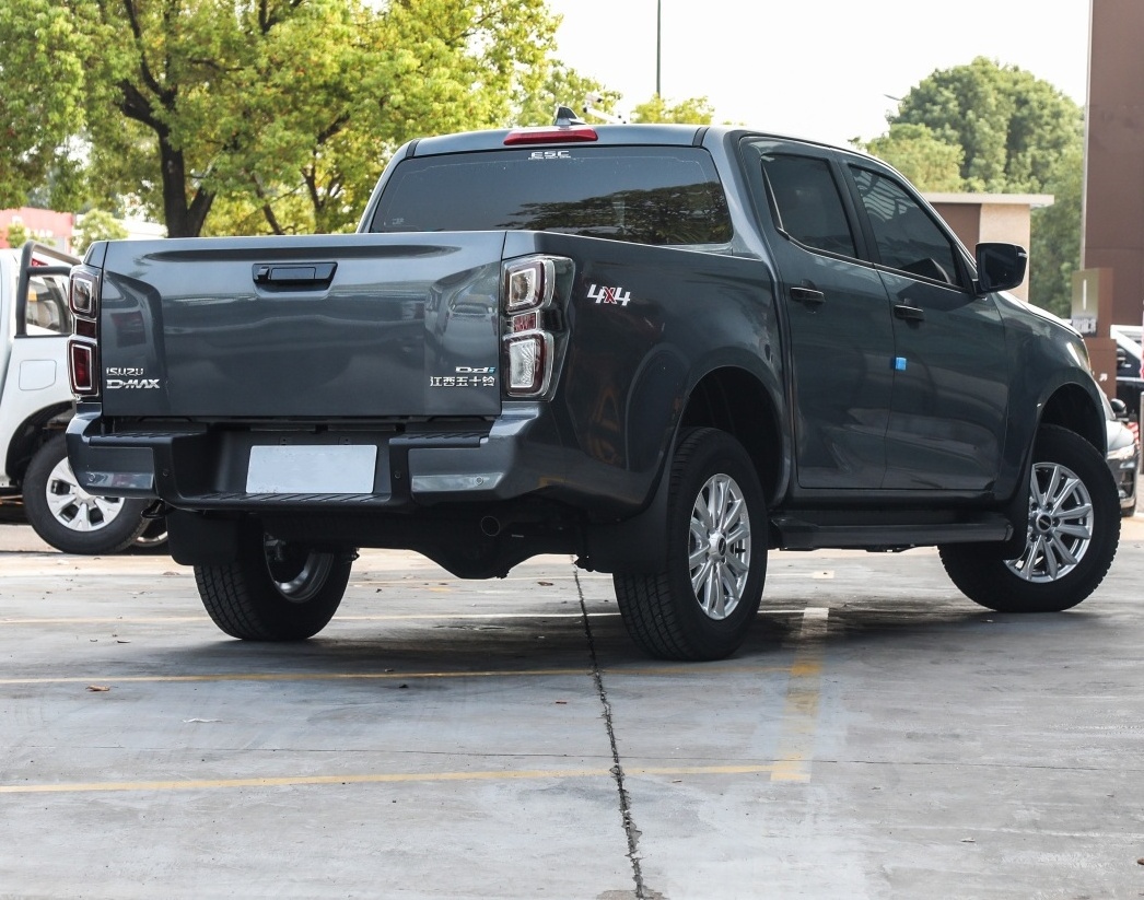 Deposit hot sale Isuzu pickup truck 1.9T d-max manual four -wheel drive used isuzu pickup from China