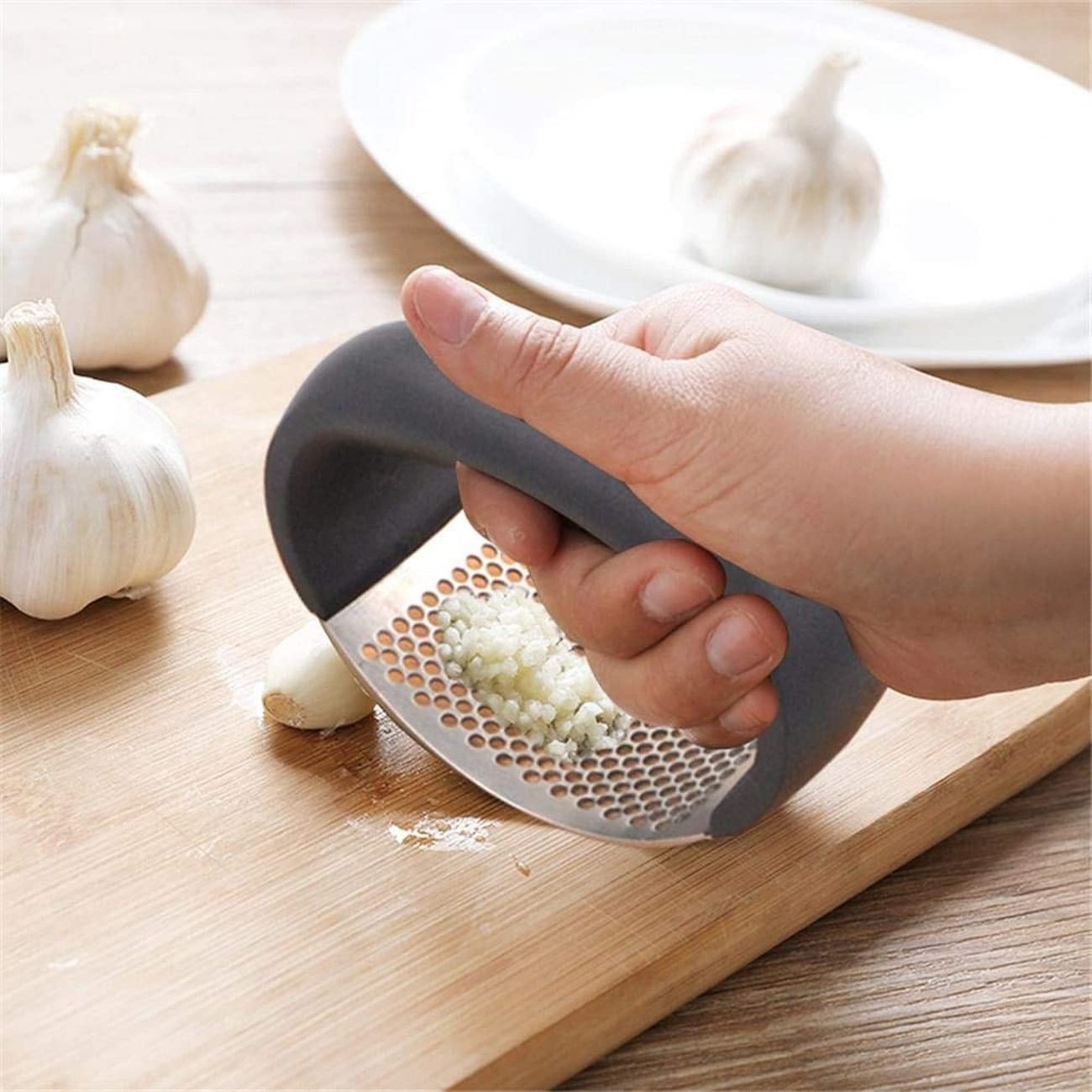 Hot Selling Silicone Stainless Steel Squeezer Mincer Kitchen Gadget Tool Garlic Press Crusher Rocker