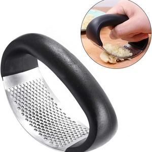 Hot Selling Silicone Stainless Steel Squeezer Mincer Kitchen Gadget Tool Garlic Press Crusher Rocker